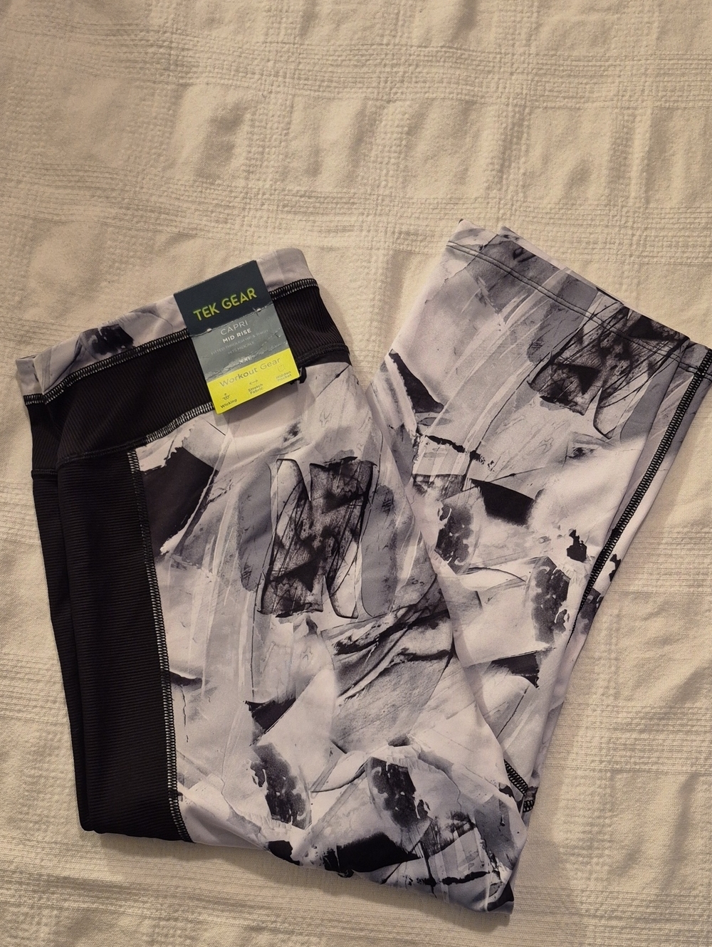 Tek Gear women's XXL capri mid rise black, gray, white leggings NWT